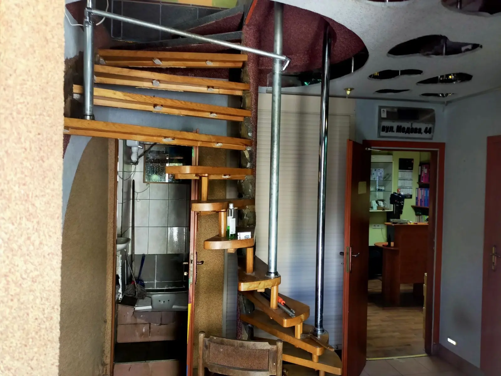 Фото Продаю коммерческую недвижимость, 101.3 кв. м, Николая Лобачевского ул. (Николая Лобачевского) 4 Львов, цена: 150000 $, код 4054