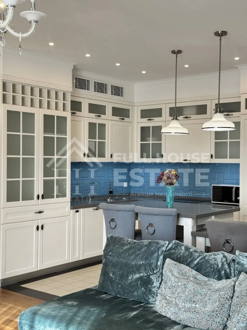 Фото Rent a 3-room apartment, Vasylia Tiutiunnyka Street (Anri Barbiusa Street) 37/1 Kyiv for long-term rent, price: 2150 $, code 4111