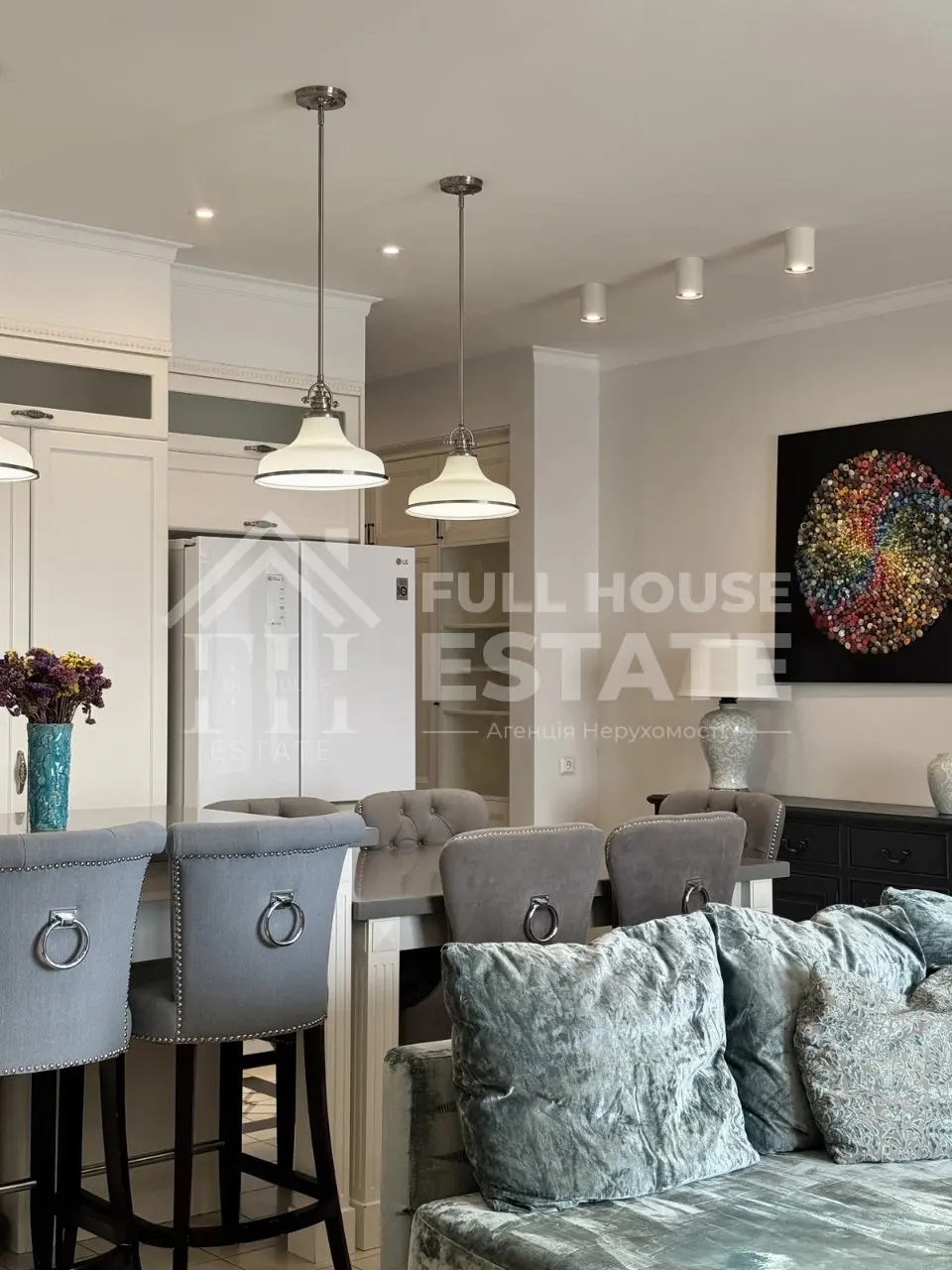 Фото Rent a 3-room apartment, Vasylia Tiutiunnyka Street (Anri Barbiusa Street) 37/1 Kyiv for long-term rent, price: 2150 $, code 4111