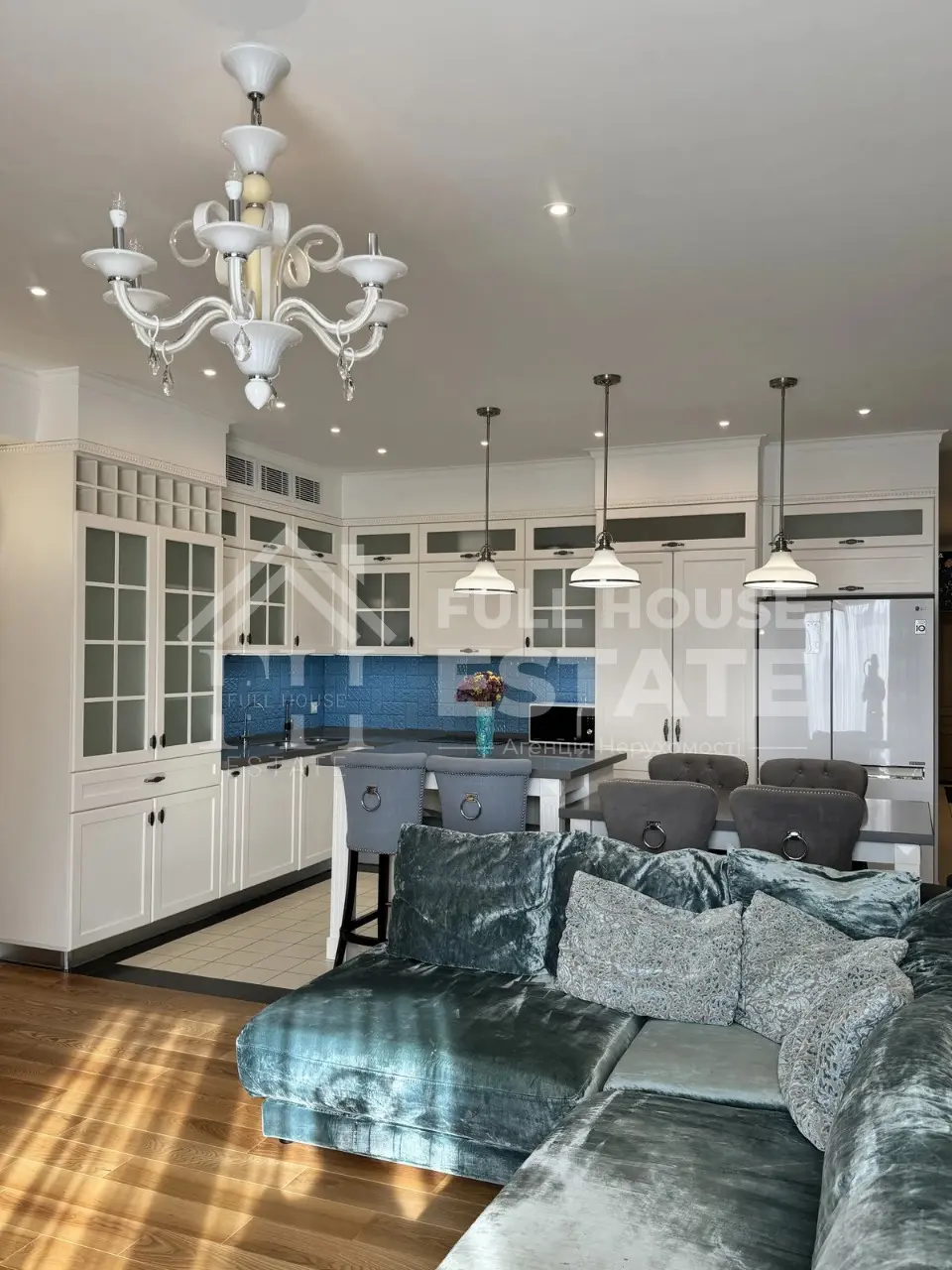 Фото Rent a 3-room apartment, Vasylia Tiutiunnyka Street (Anri Barbiusa Street) 37/1 Kyiv for long-term rent, price: 2150 $, code 4111