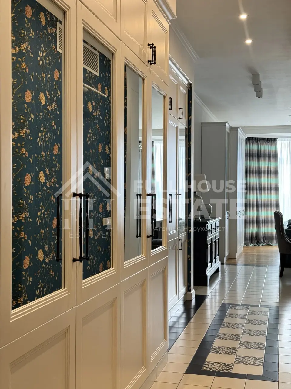 Фото Rent a 3-room apartment, Vasylia Tiutiunnyka Street (Anri Barbiusa Street) 37/1 Kyiv for long-term rent, price: 2150 $, code 4111