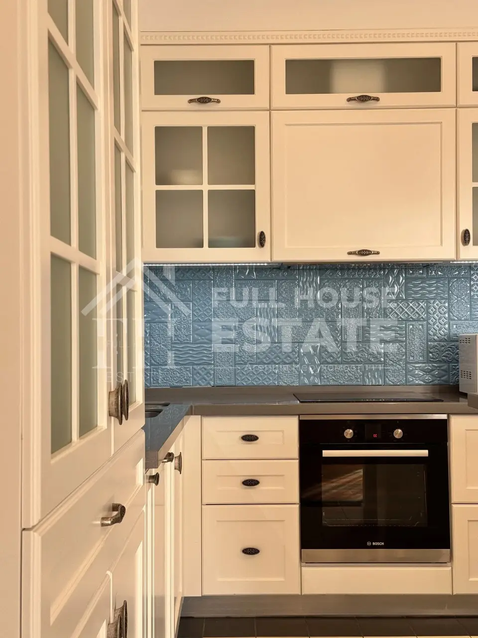 Фото Rent a 3-room apartment, Vasylia Tiutiunnyka Street (Anri Barbiusa Street) 37/1 Kyiv for long-term rent, price: 2150 $, code 4111