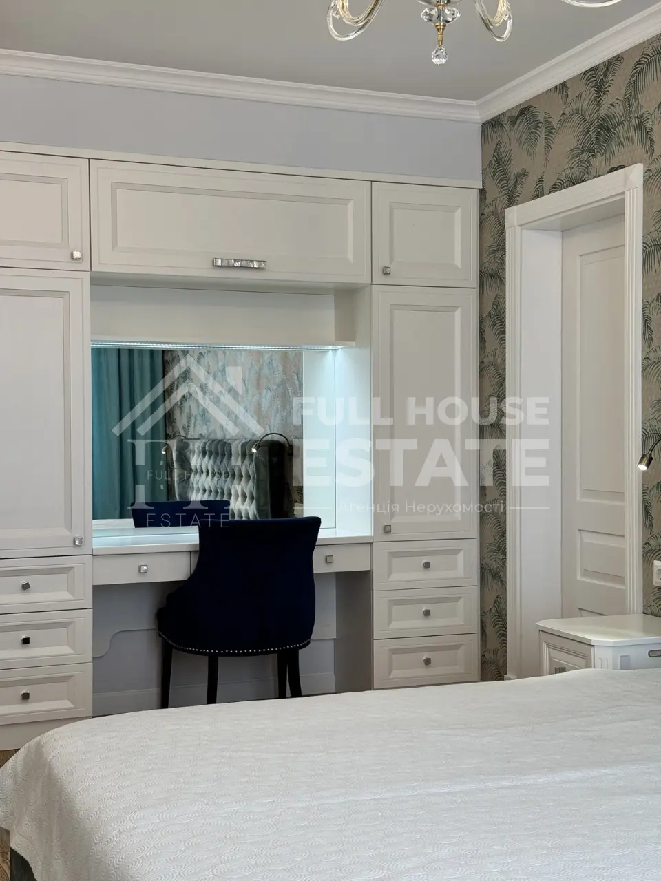 Фото Rent a 3-room apartment, Vasylia Tiutiunnyka Street (Anri Barbiusa Street) 37/1 Kyiv for long-term rent, price: 2150 $, code 4111