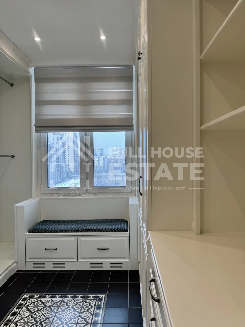 Фото Rent a 3-room apartment, Vasylia Tiutiunnyka Street (Anri Barbiusa Street) 37/1 Kyiv for long-term rent, price: 2150 $, code 4111