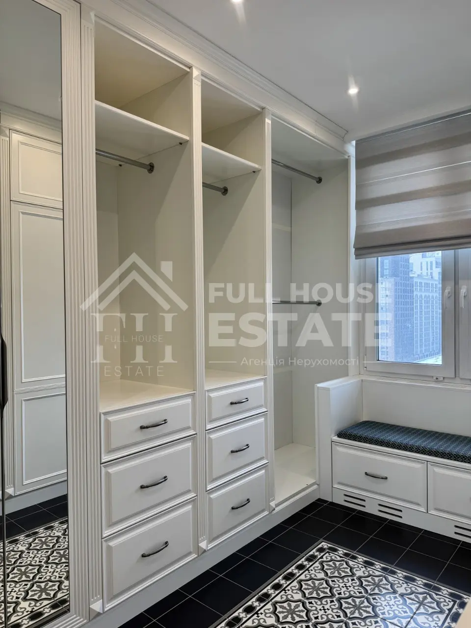 Фото Rent a 3-room apartment, Vasylia Tiutiunnyka Street (Anri Barbiusa Street) 37/1 Kyiv for long-term rent, price: 2150 $, code 4111