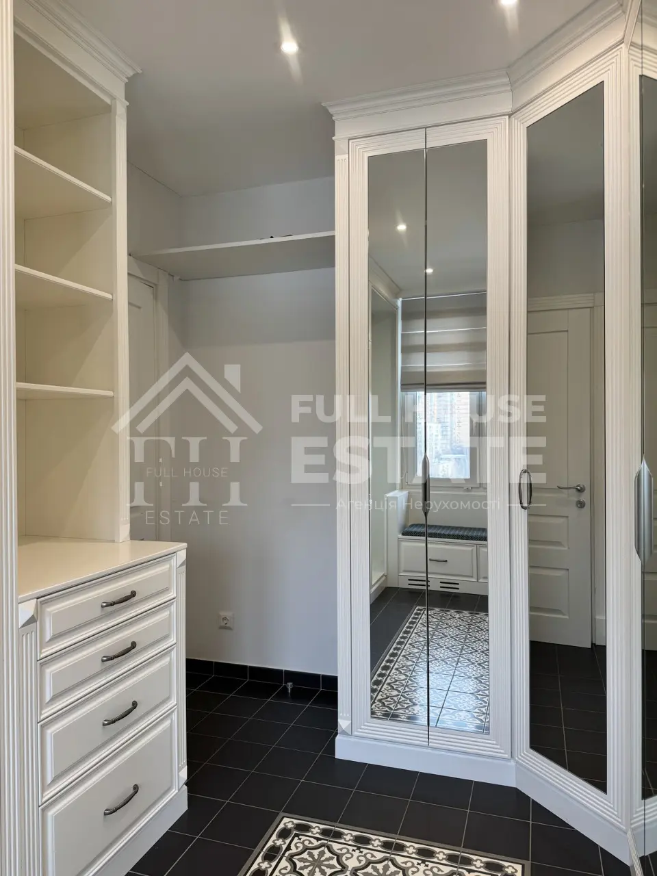 Фото Rent a 3-room apartment, Vasylia Tiutiunnyka Street (Anri Barbiusa Street) 37/1 Kyiv for long-term rent, price: 2150 $, code 4111