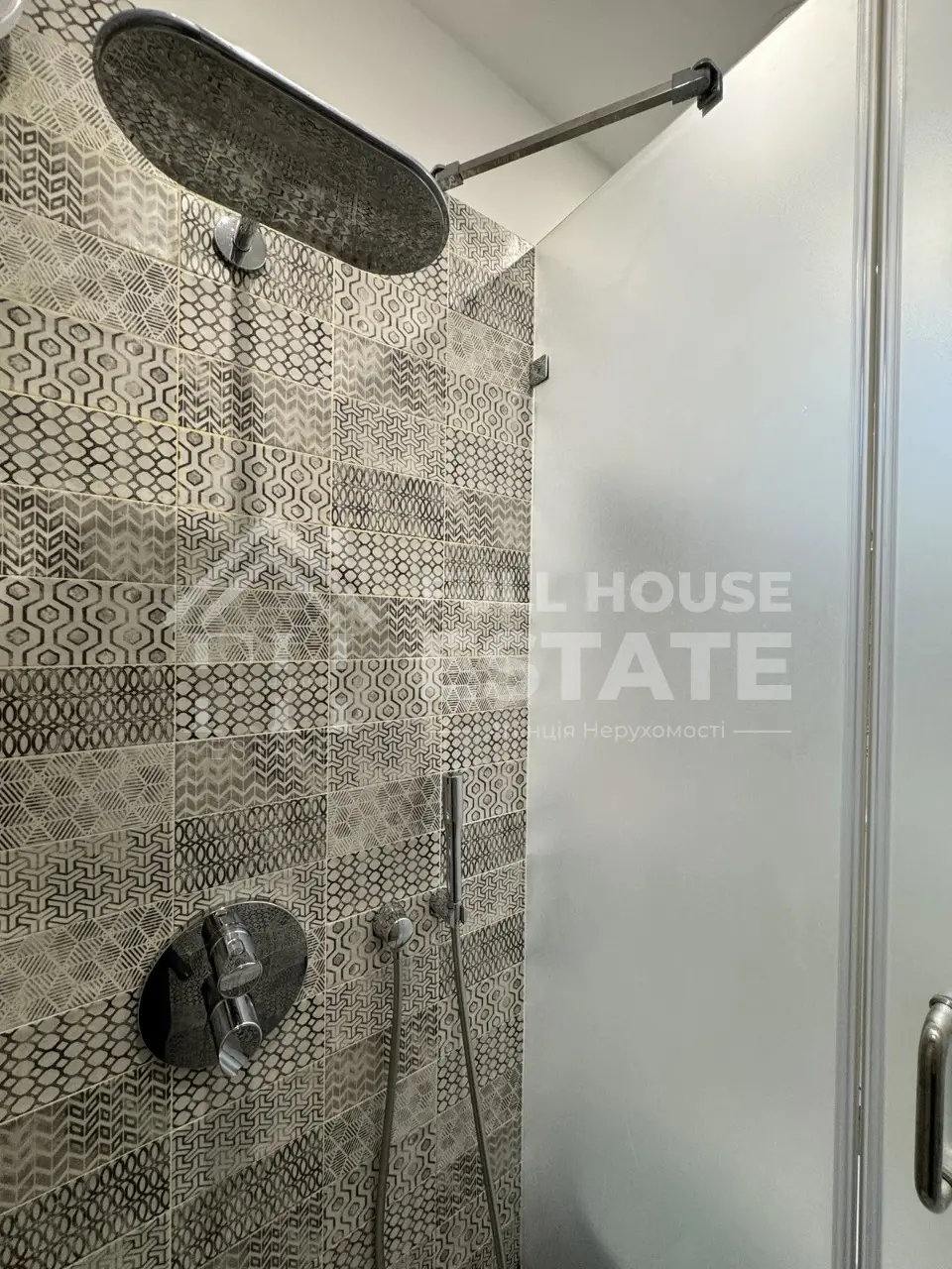 Фото Rent a 3-room apartment, Vasylia Tiutiunnyka Street (Anri Barbiusa Street) 37/1 Kyiv for long-term rent, price: 2150 $, code 4111