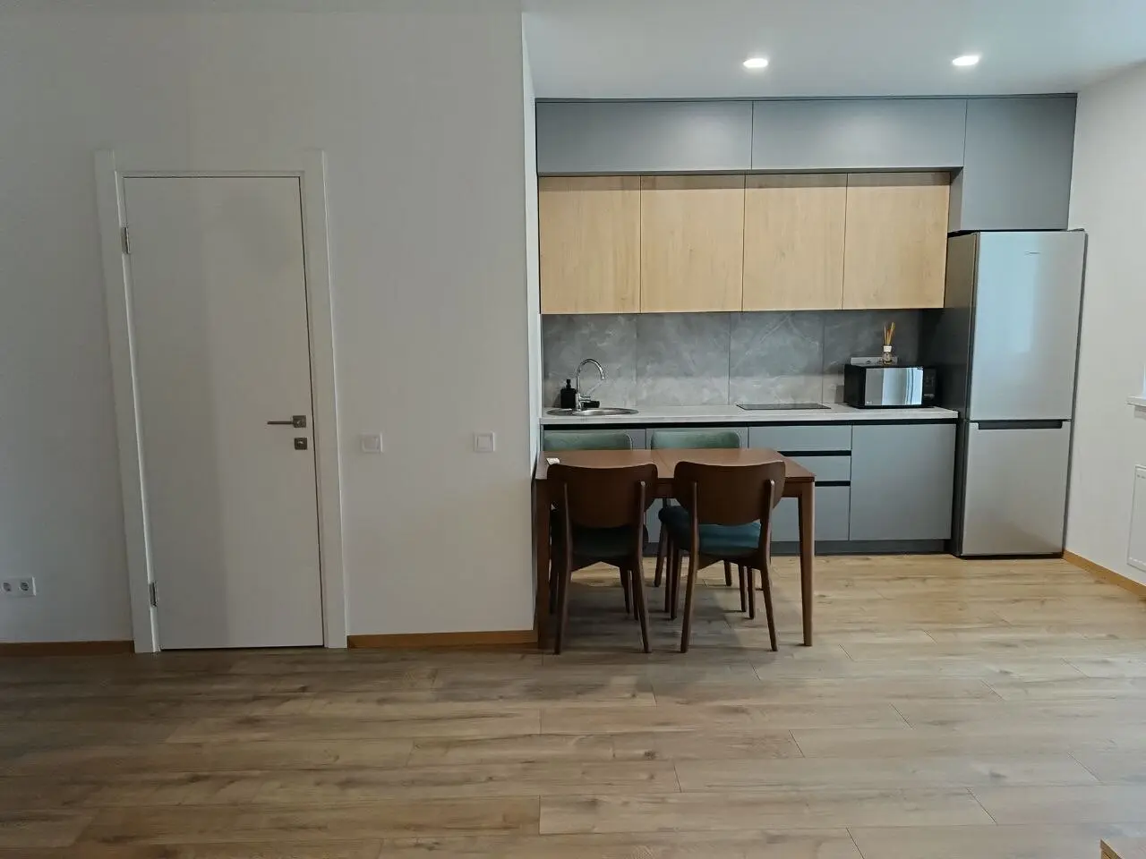 Фото Зняти 1 кімнатну квартиру, Ревуцького вул. 40 Київ в довгострокову оренду, ціна: 17000 грн, код 4114