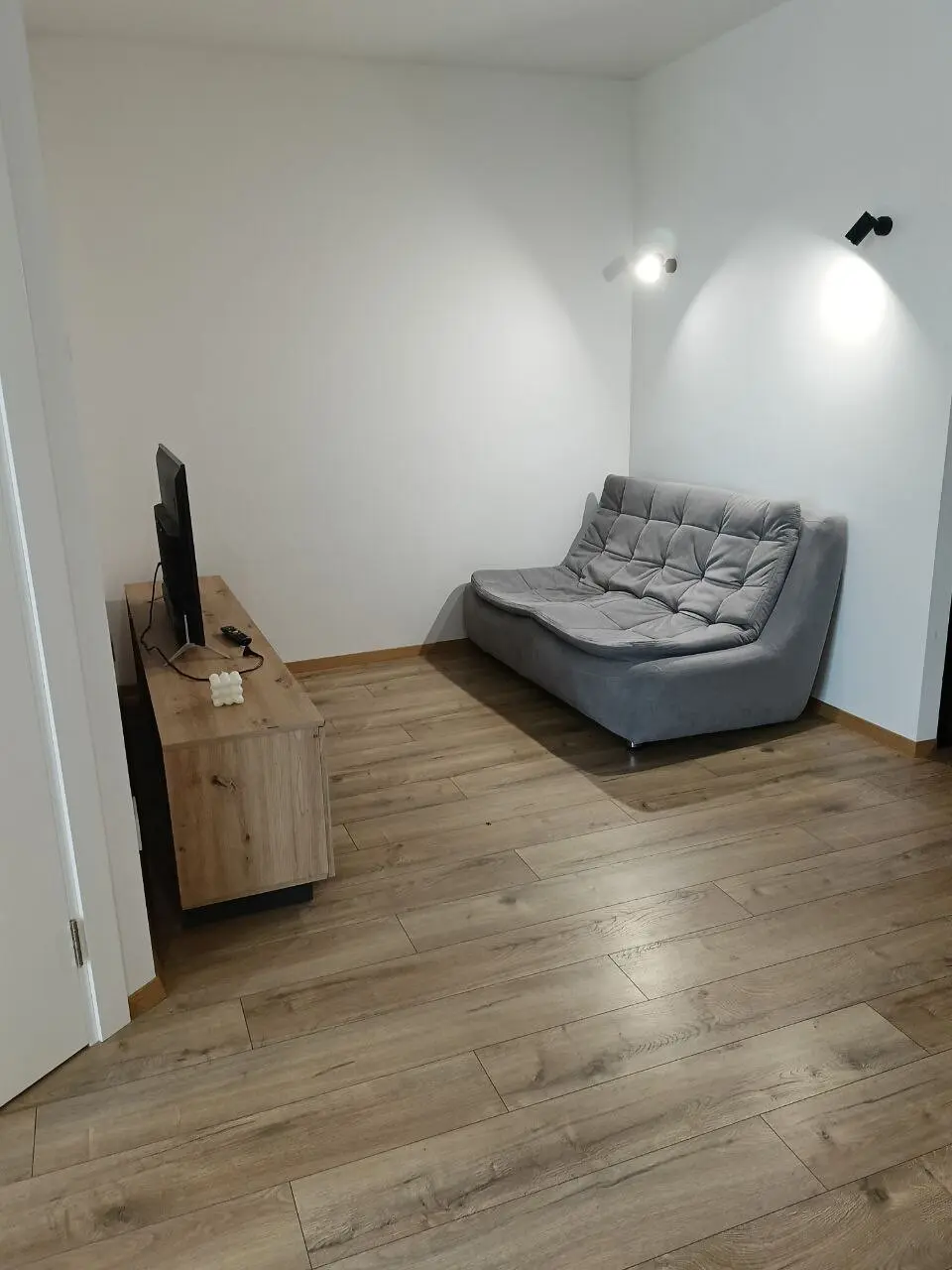 Фото Зняти 1 кімнатну квартиру, Ревуцького вул. 40 Київ в довгострокову оренду, ціна: 17000 грн, код 4114