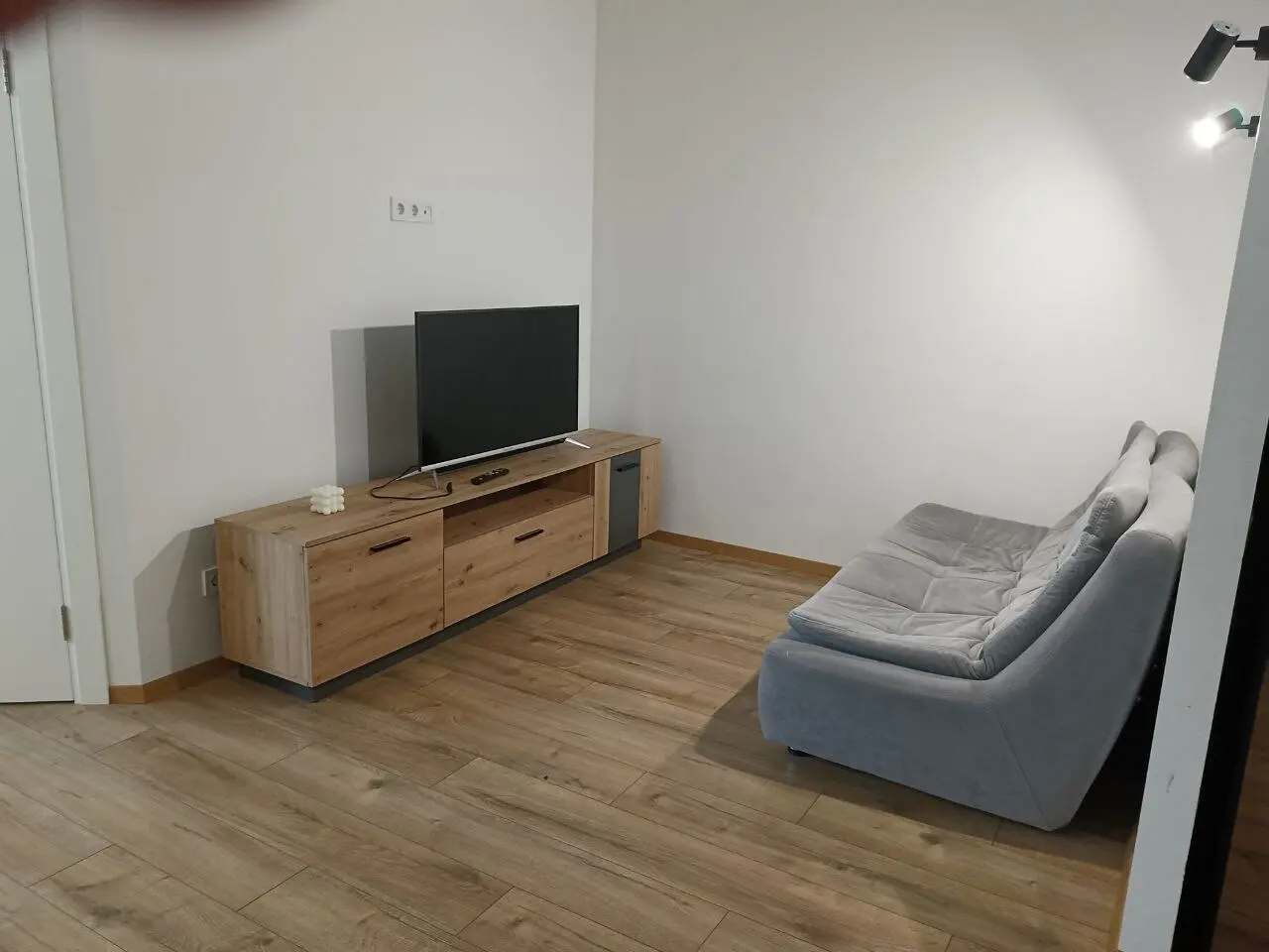 Фото Зняти 1 кімнатну квартиру, Ревуцького вул. 40 Київ в довгострокову оренду, ціна: 17000 грн, код 4114