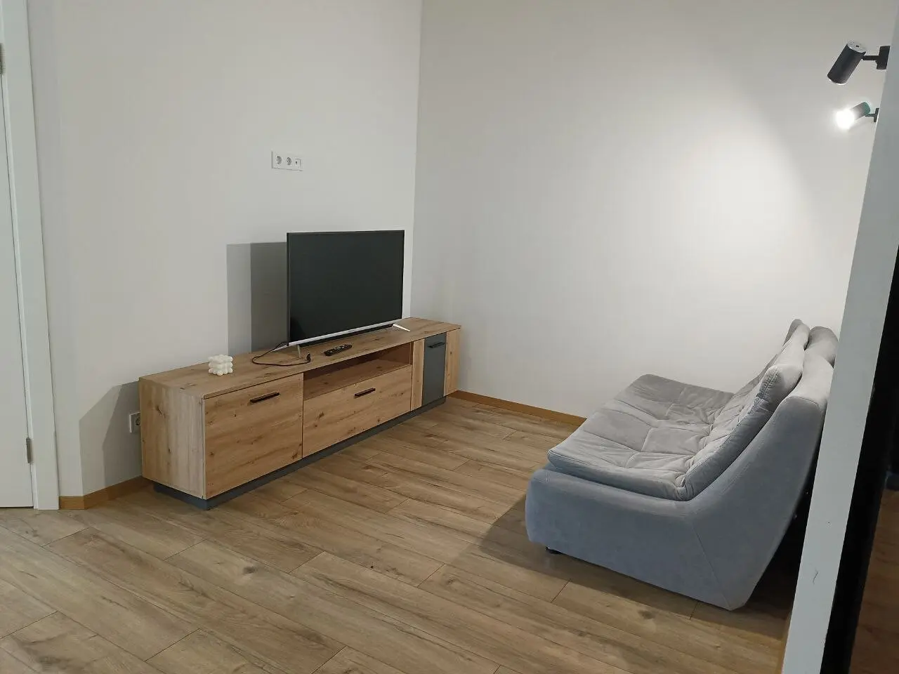 Фото Зняти 1 кімнатну квартиру, Ревуцького вул. 40 Київ в довгострокову оренду, ціна: 17000 грн, код 4114