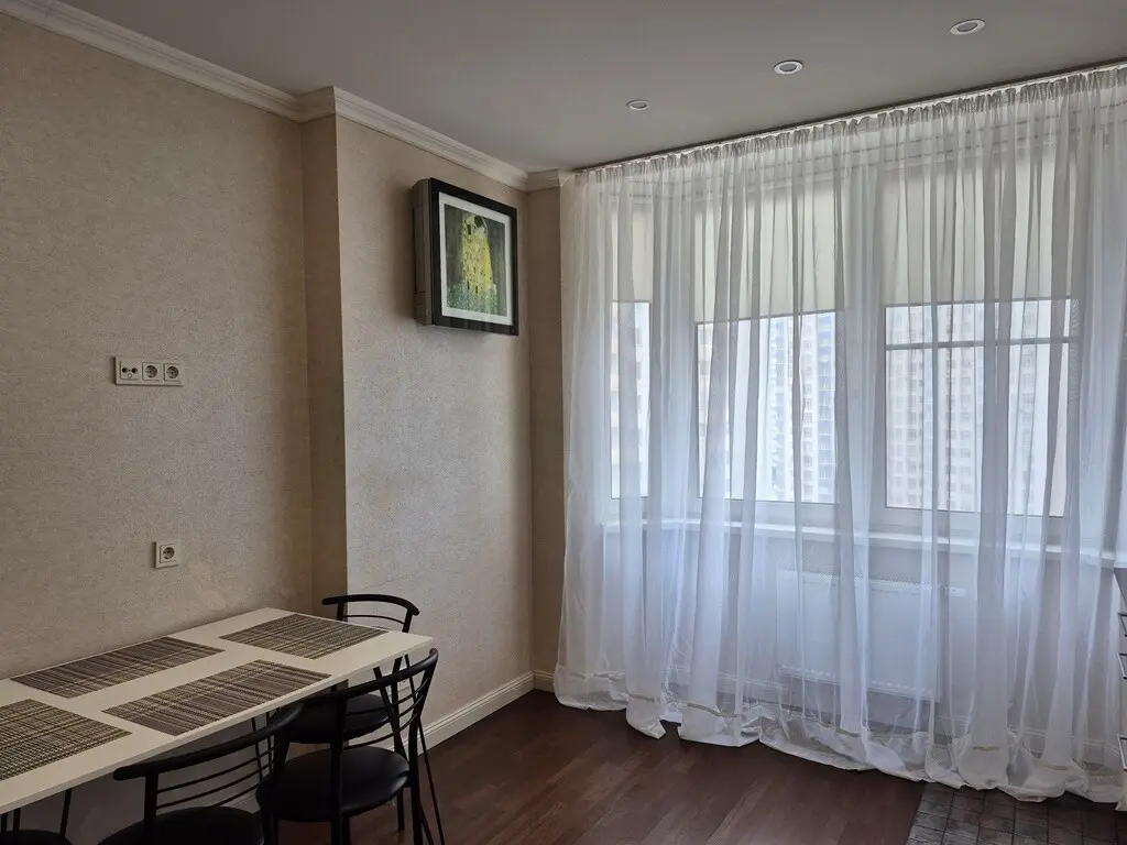 Фото Rent a 2-room apartment, Dragomanova Street 4а Kyiv for long-term rent, price: 18000 грн, code 4115