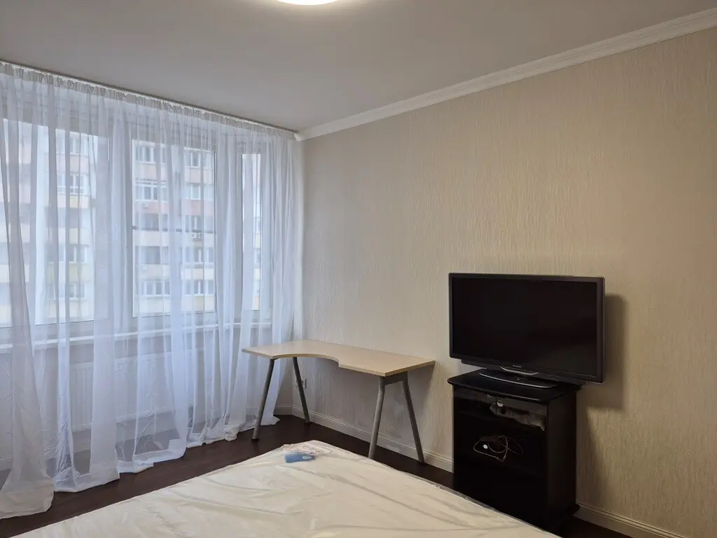 Фото Rent a 2-room apartment, Dragomanova Street 4а Kyiv for long-term rent, price: 18000 грн, code 4115