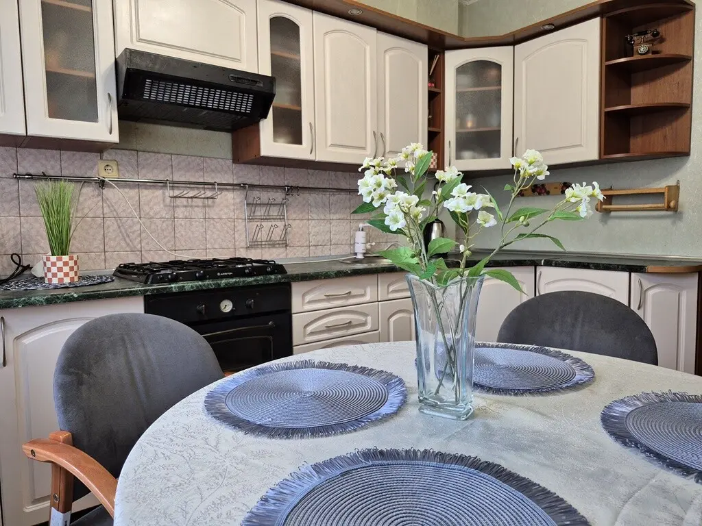 Фото Rent a 3-room apartment, Dragomanova Street 25 Kyiv for long-term rent, price: 18000 грн, code 4116