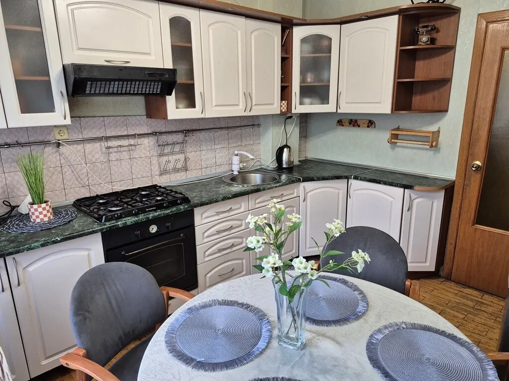 Фото Rent a 3-room apartment, Dragomanova Street 25 Kyiv for long-term rent, price: 18000 грн, code 4116