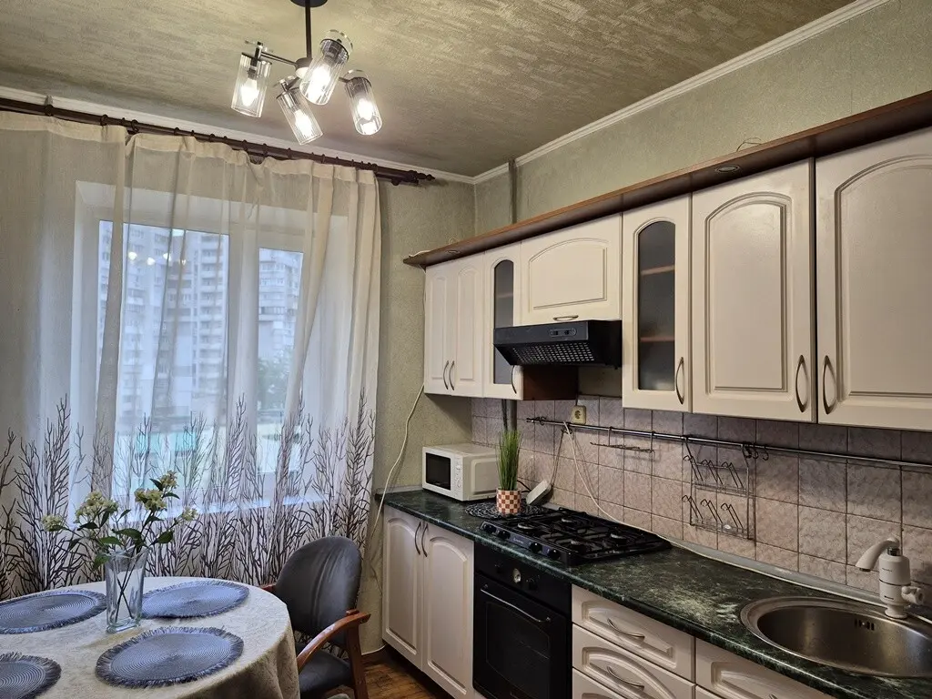 Фото Rent a 3-room apartment, Dragomanova Street 25 Kyiv for long-term rent, price: 18000 грн, code 4116