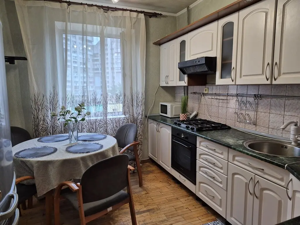 Фото Rent a 3-room apartment, Dragomanova Street 25 Kyiv for long-term rent, price: 18000 грн, code 4116