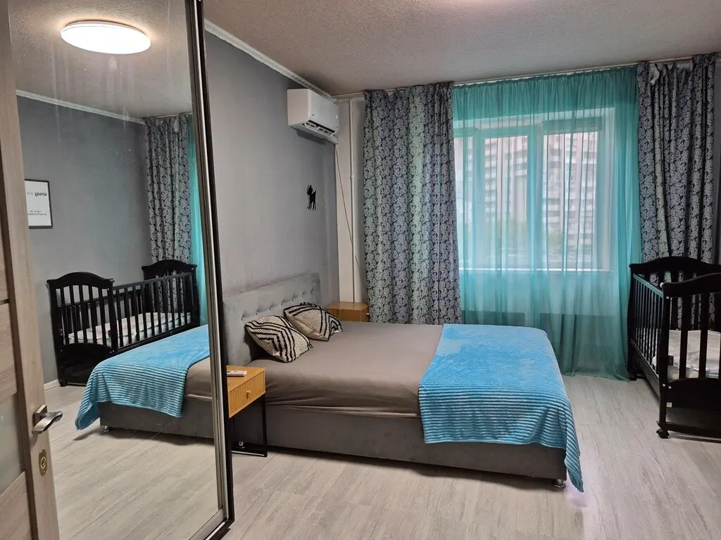 Фото Rent a 3-room apartment, Dragomanova Street 25 Kyiv for long-term rent, price: 18000 грн, code 4116