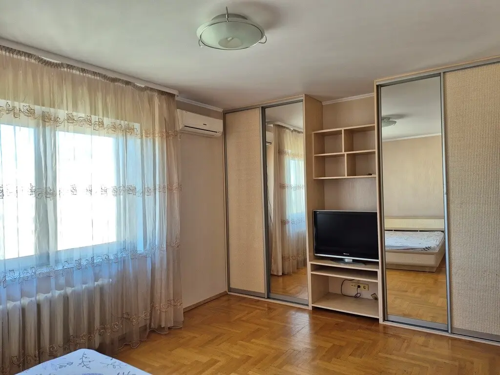 Фото Зняти 2 кімнатну квартиру, Вишняківська вул. 3 Київ в довгострокову оренду, ціна: 15000 грн, код 4120