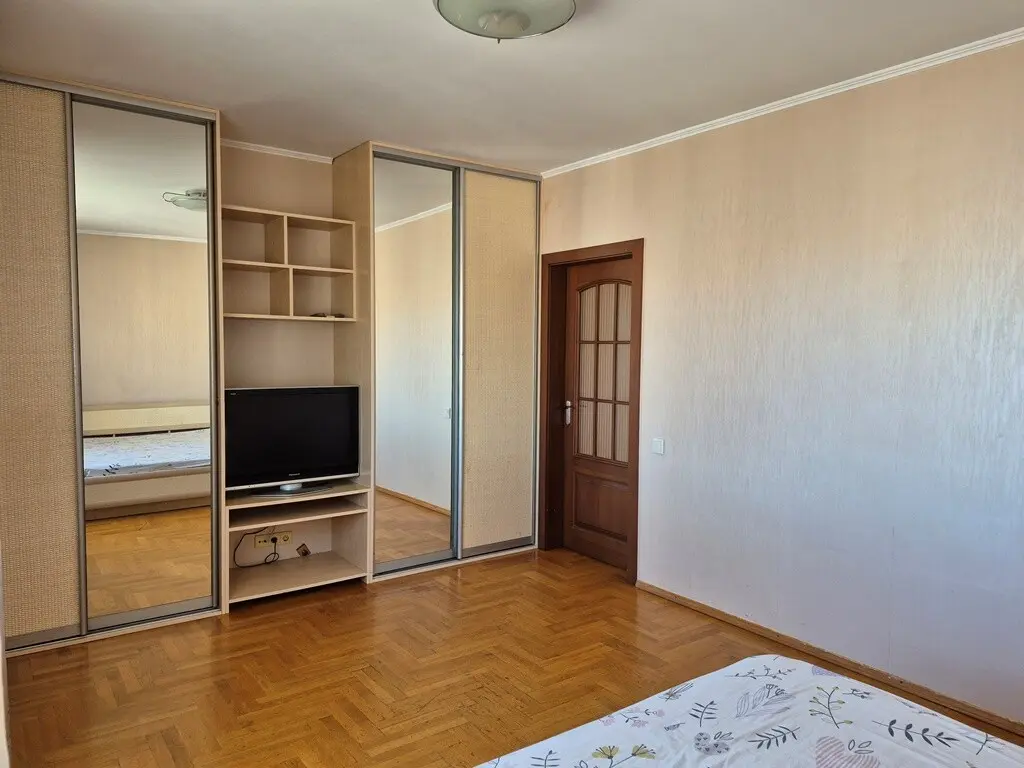 Фото Зняти 2 кімнатну квартиру, Вишняківська вул. 3 Київ в довгострокову оренду, ціна: 15000 грн, код 4120