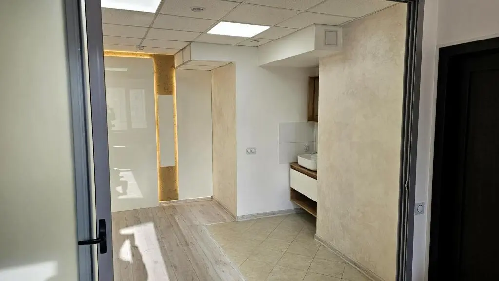 Фото Орендувати офіс, Урлівська вул.  Київ в довгострокову оренду, ціна: 45000 грн, код 4132