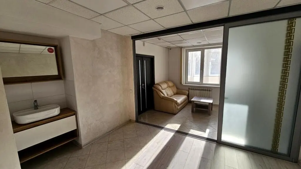 Фото Орендувати офіс, Урлівська вул.  Київ в довгострокову оренду, ціна: 45000 грн, код 4132