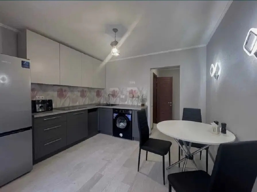 Фото Зняти 1 кімнатну квартиру, Драгоманова вул.  Київ в довгострокову оренду, ціна: 15000 грн, код 4141