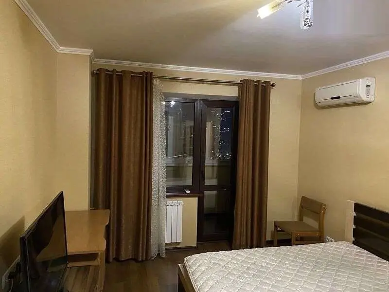 Фото Продаю 1 кімнатну квартиру, 43 кв. м, Лариси Руденко вул. 10 Київ, ціна: 70000 $, код 4158