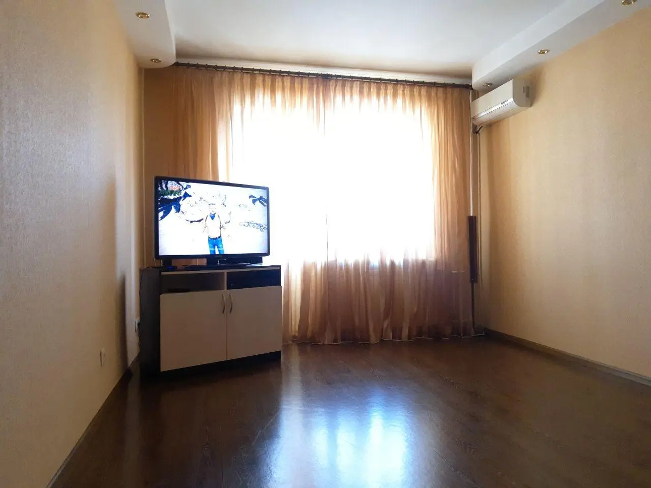 Фото Продаю 3-комнатную квартиру, 75.5 кв. м, Ларисы Руденко ул. 3а Киев, цена: 90000 $, код 4182