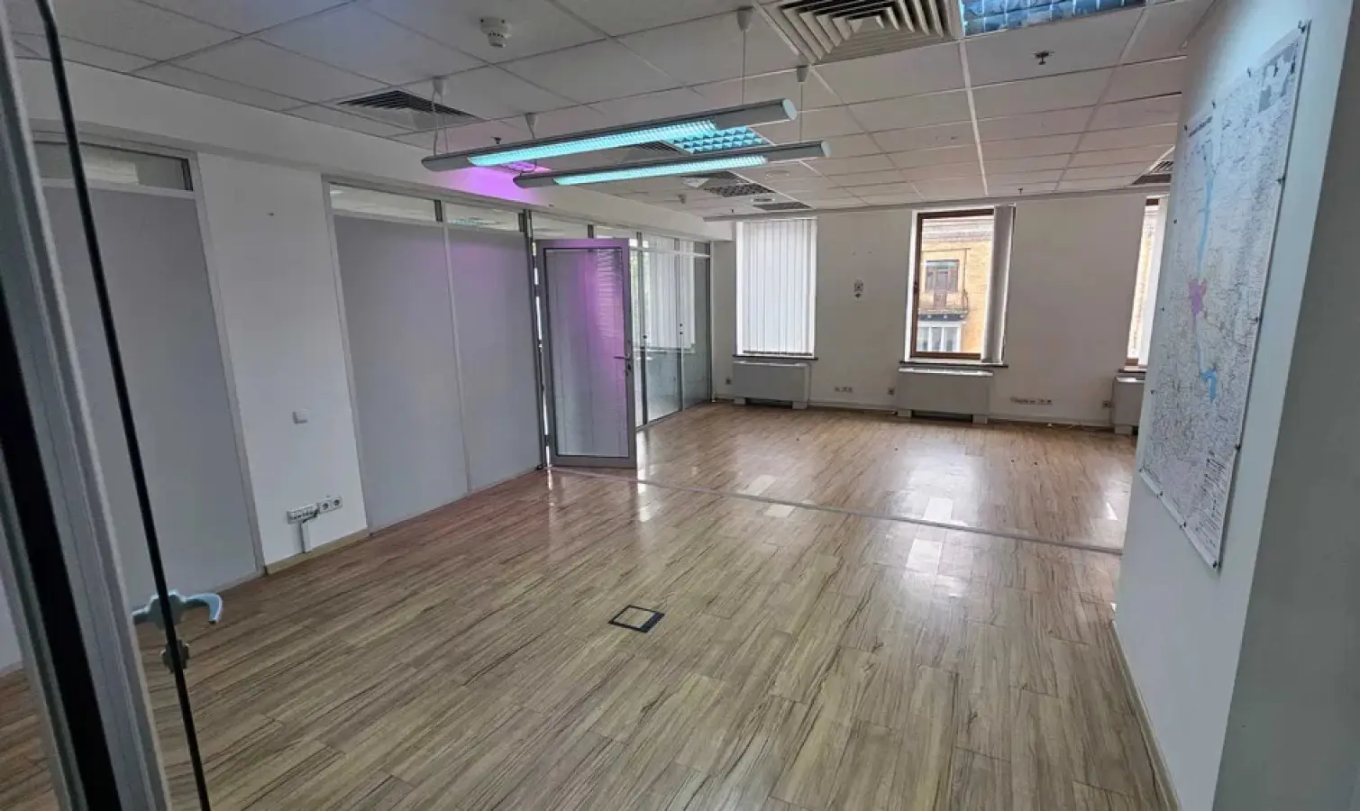 Фото Rent an office, Bohdana Khmelnytskoho Street 19-21 Kyiv for long-term rent, price: 17 $, code 4208