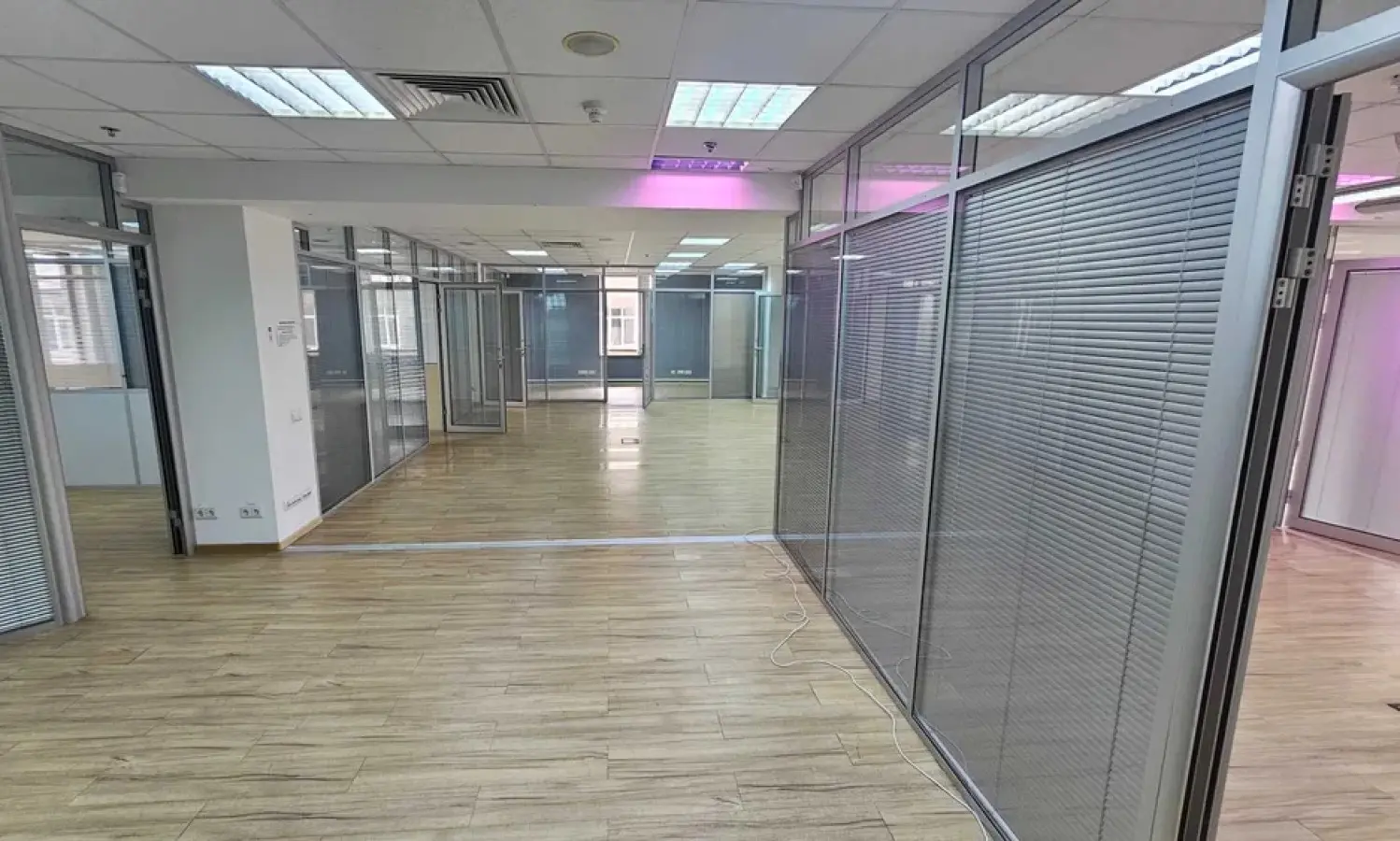 Фото Rent an office, Bohdana Khmelnytskoho Street 19-21 Kyiv for long-term rent, price: 17 $, code 4208