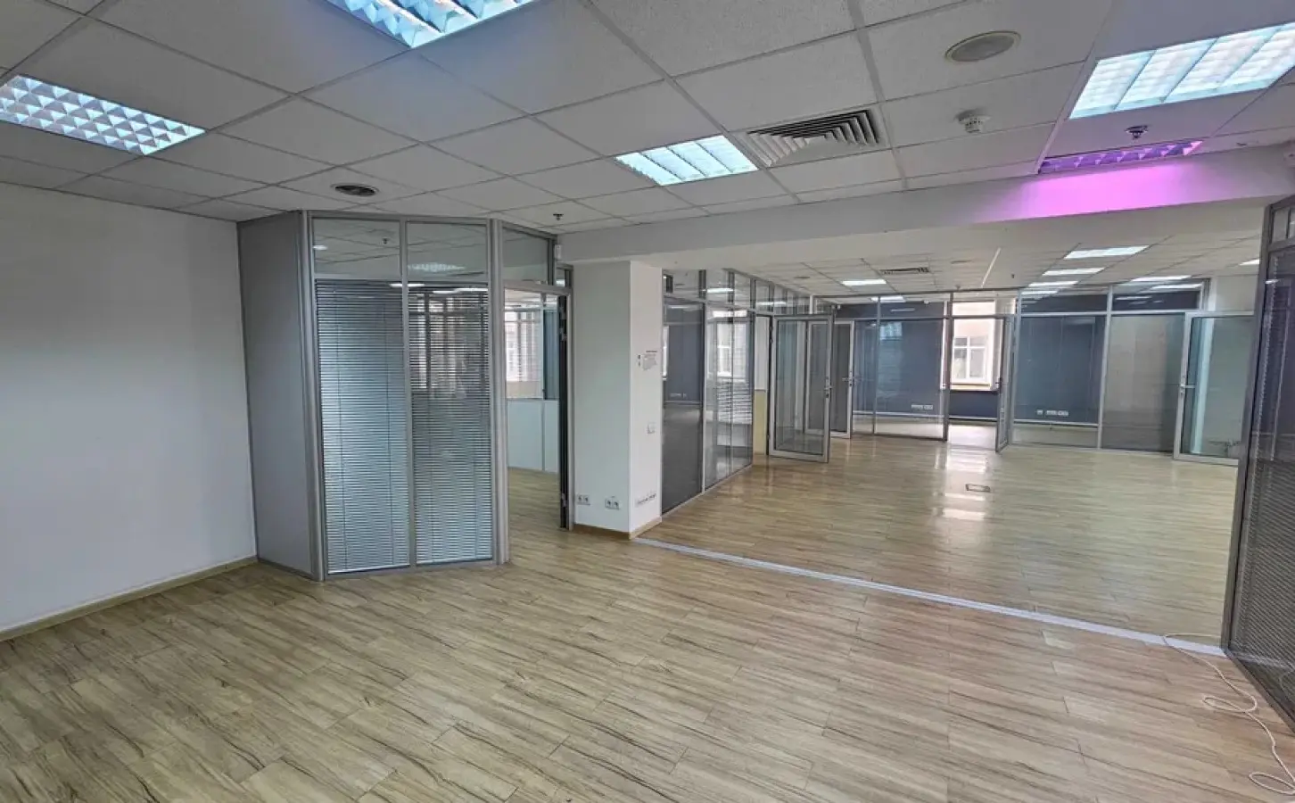 Фото Rent an office, Bohdana Khmelnytskoho Street 19-21 Kyiv for long-term rent, price: 17 $, code 4208