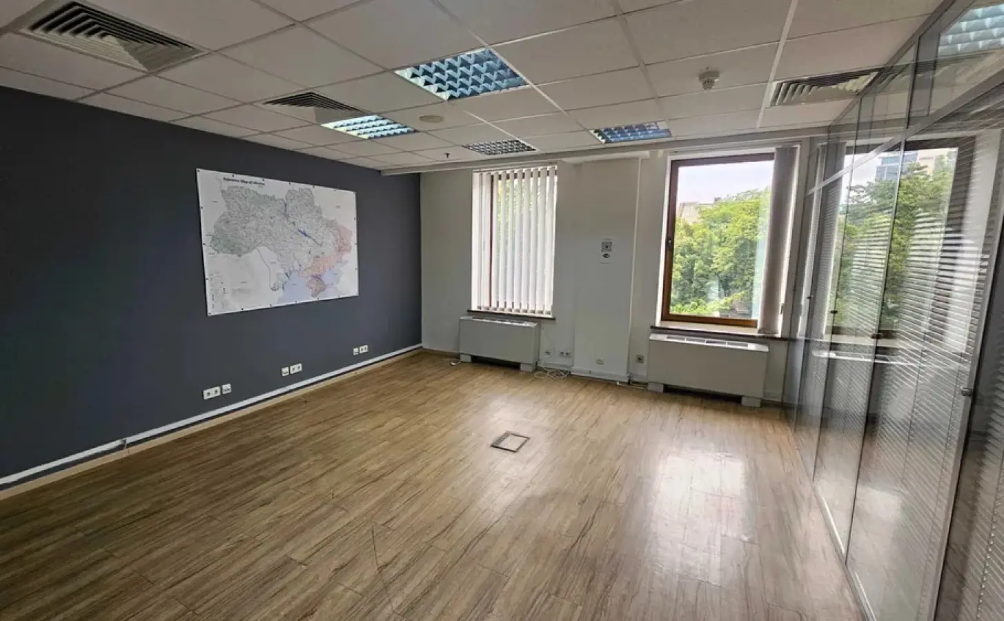 Фото Rent an office, Bohdana Khmelnytskoho Street 19-21 Kyiv for long-term rent, price: 17 $, code 4208