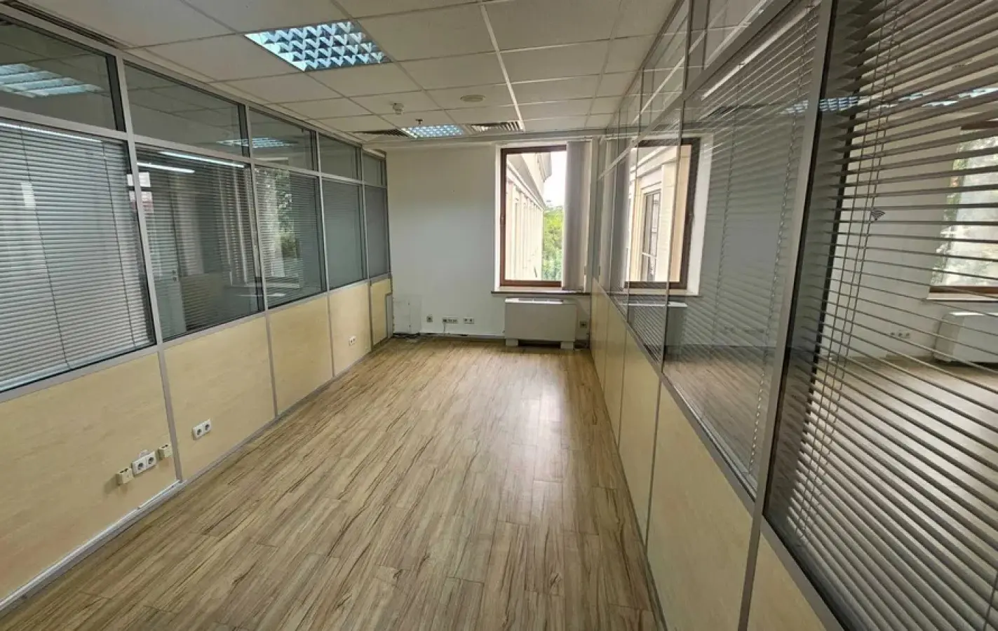 Фото Rent an office, Bohdana Khmelnytskoho Street 19-21 Kyiv for long-term rent, price: 17 $, code 4208
