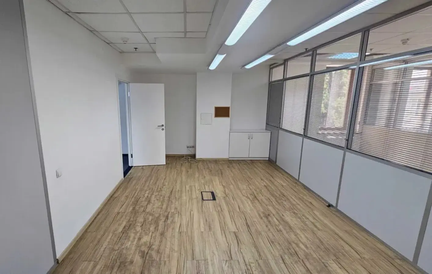 Фото Rent an office, Bohdana Khmelnytskoho Street 19-21 Kyiv for long-term rent, price: 17 $, code 4208