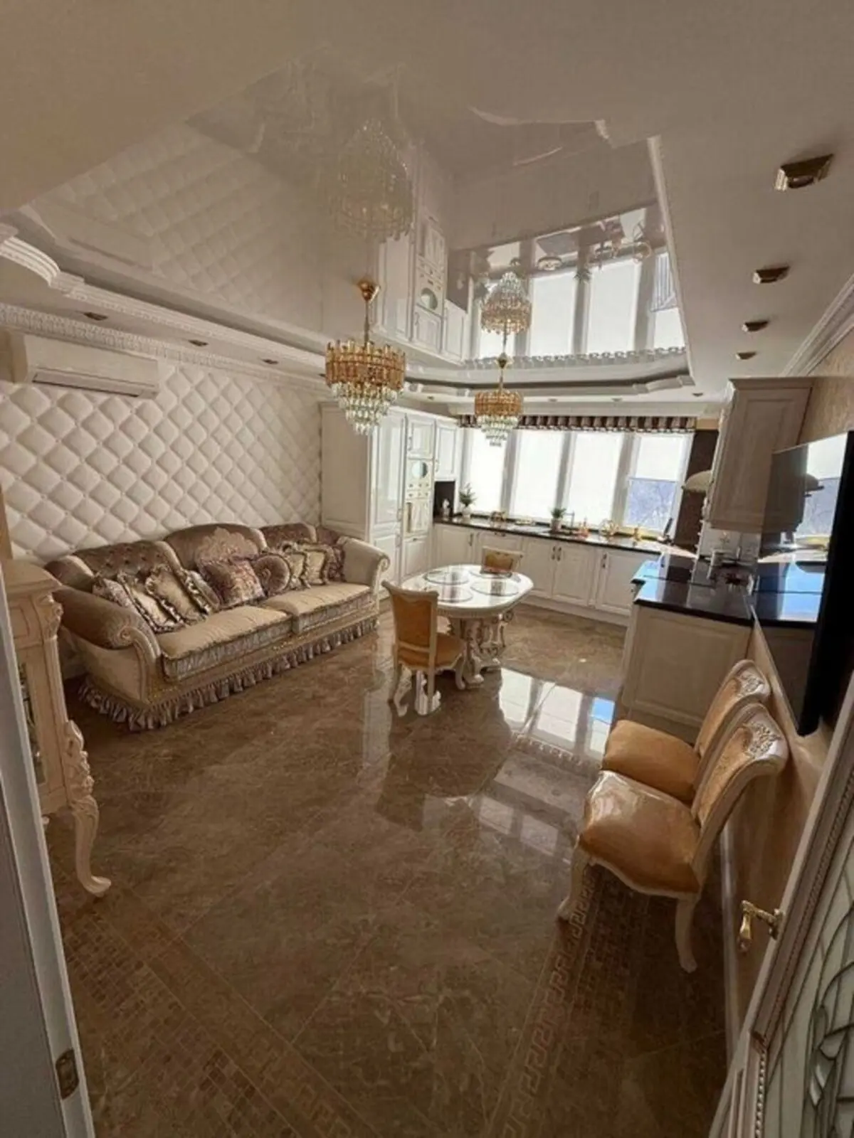 Фото Продаю 2 кімнатну квартиру, 91 кв. м, Деміївська вул. 13 Київ, ціна: 300000 $, код 4223