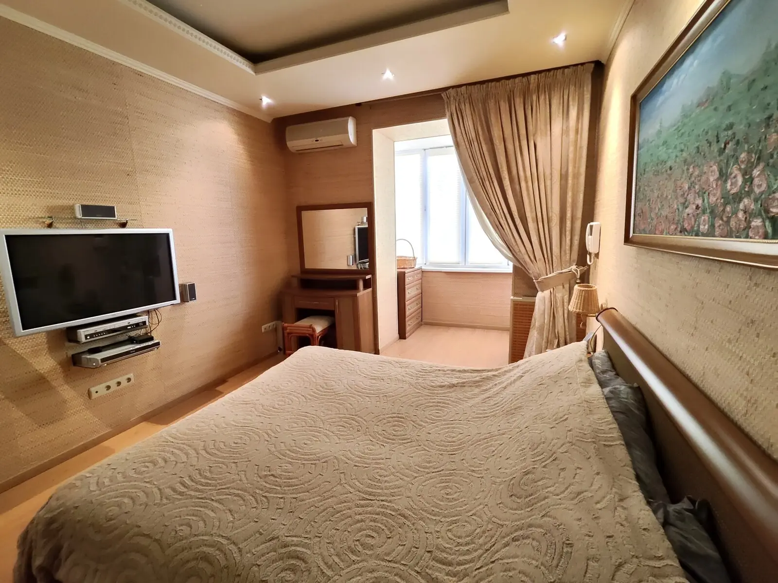 Фото Снять 2-комнатную квартиру, Мечникова ул. 16 Киев в долгосрочную аренду, цена: 800 €, код 4233