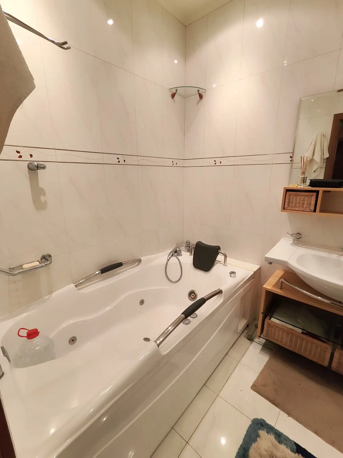 Фото Снять 2-комнатную квартиру, Мечникова ул. 16 Киев в долгосрочную аренду, цена: 800 €, код 4233