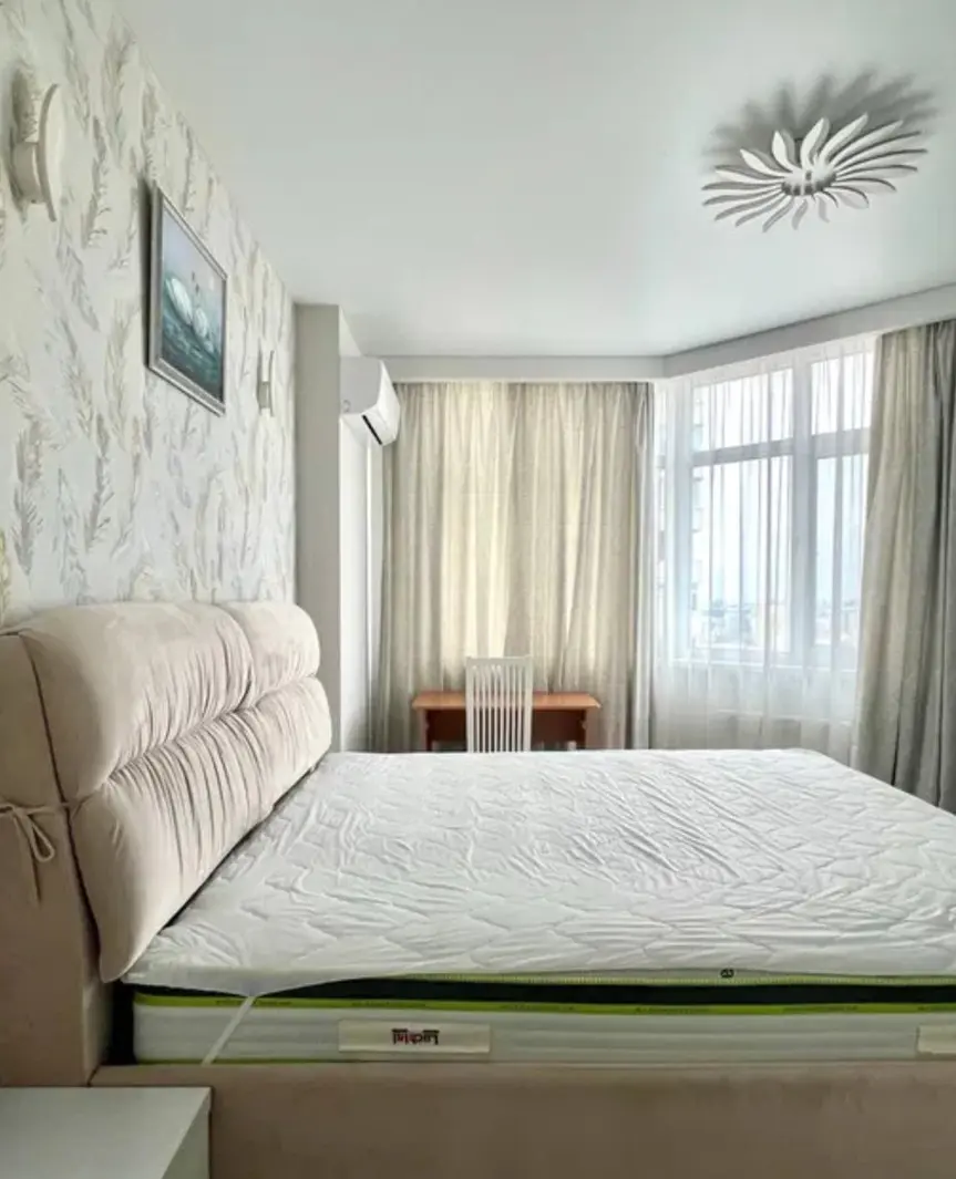 Фото Продаю 3-комнатную квартиру, 83 кв. м, Образования ул. 16 Киев, цена: 143000 $, код 4243