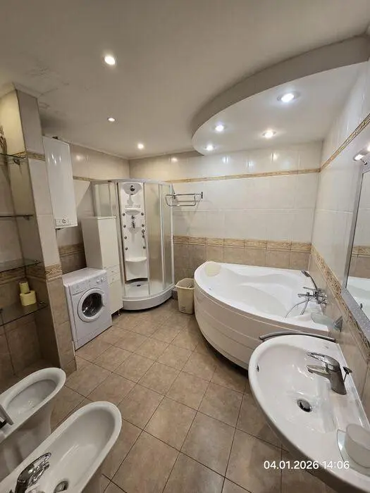 Фото Зняти 3 кімнатну квартиру, Бориса Гмирі вул. 9 Київ в довгострокову оренду, ціна: 25000 грн, код 4263