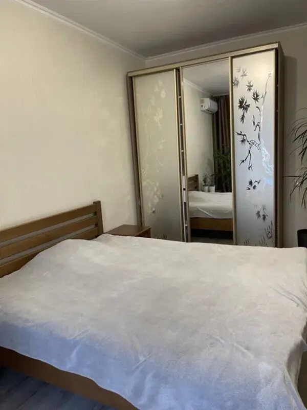 Фото Selling a 1-room apartment, 42 sq.m., Radystiv Street 34ж Kyiv, price: 75000 $, code 4268