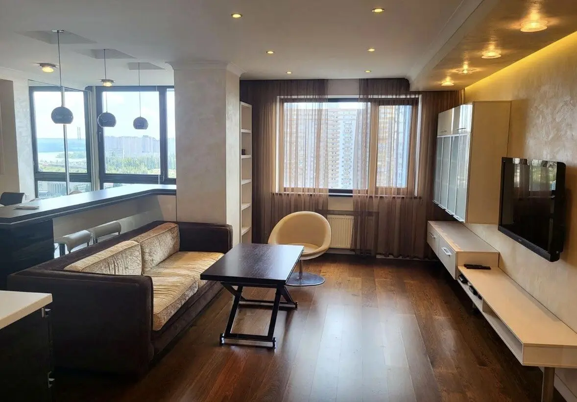 Фото Снять 2-комнатную квартиру, Юрия Шумского ул. 1 Киев в долгосрочную аренду, цена: 30964 грн, код 4270