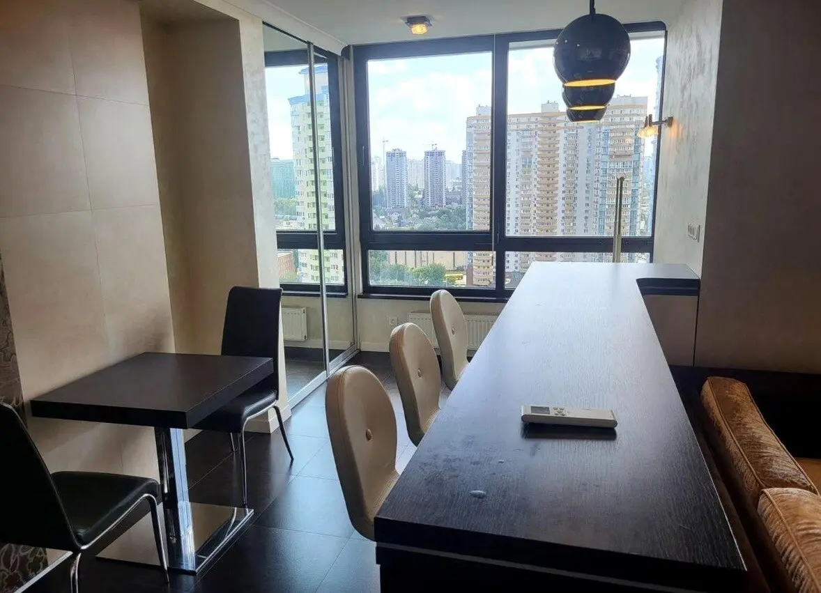 Фото Снять 2-комнатную квартиру, Юрия Шумского ул. 1 Киев в долгосрочную аренду, цена: 30964 грн, код 4270