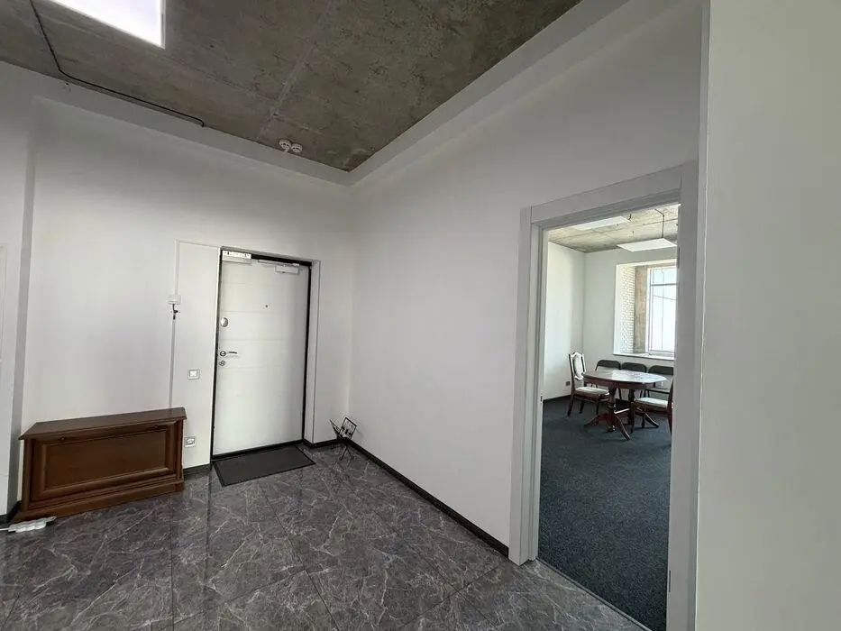 Фото Орендувати офіс, Микільсько-Слобідська вул.  Київ в довгострокову оренду, ціна: 55900 грн, код 4272