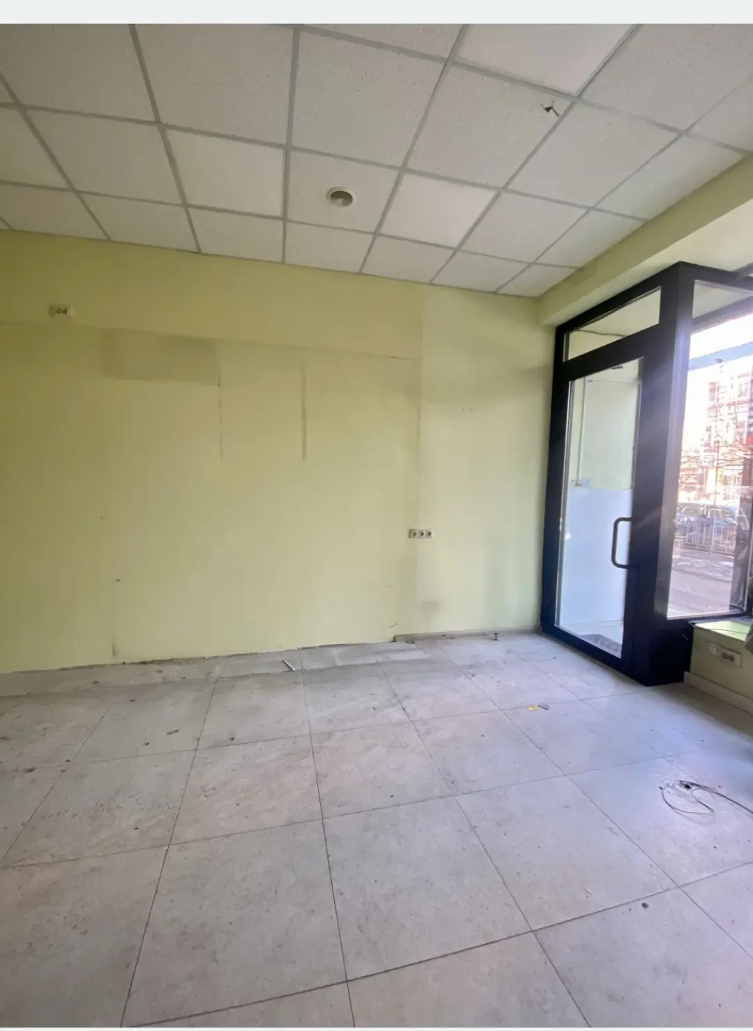 Фото Оренда торгівельної площі, Велика Васильківська вул. 38а Київ в довгострокову оренду, ціна: 2500 $, код 4289