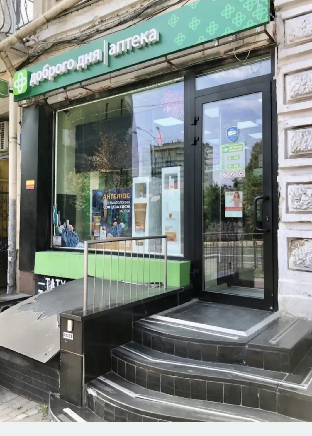 Фото Оренда торгівельної площі, Велика Васильківська вул. 38а Київ в довгострокову оренду, ціна: 2500 $, код 4289
