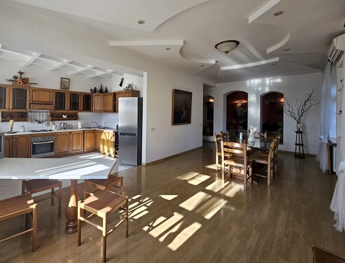 Фото Selling a 3-room apartment, 150 sq.m., Yuriia Savchenka Street 1а Dnipro, price: 99000 $, code 4298