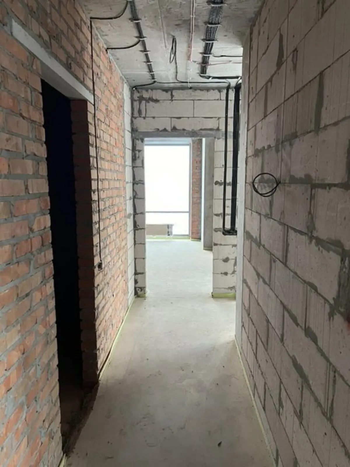 Фото Selling a 2-room apartment, 70 sq.m., Akademika Zabolotnoho Street  Kyiv, price: 125000 $, code 4299