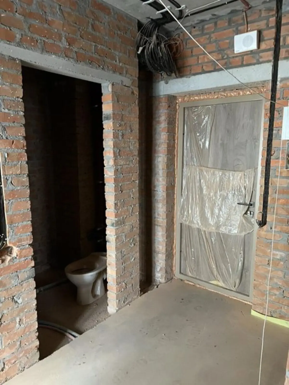 Фото Selling a 2-room apartment, 70 sq.m., Akademika Zabolotnoho Street  Kyiv, price: 125000 $, code 4299