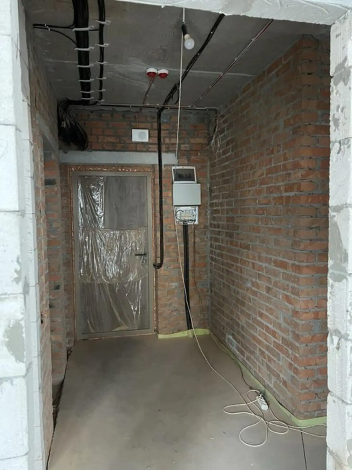 Фото Selling a 2-room apartment, 70 sq.m., Akademika Zabolotnoho Street  Kyiv, price: 125000 $, code 4299